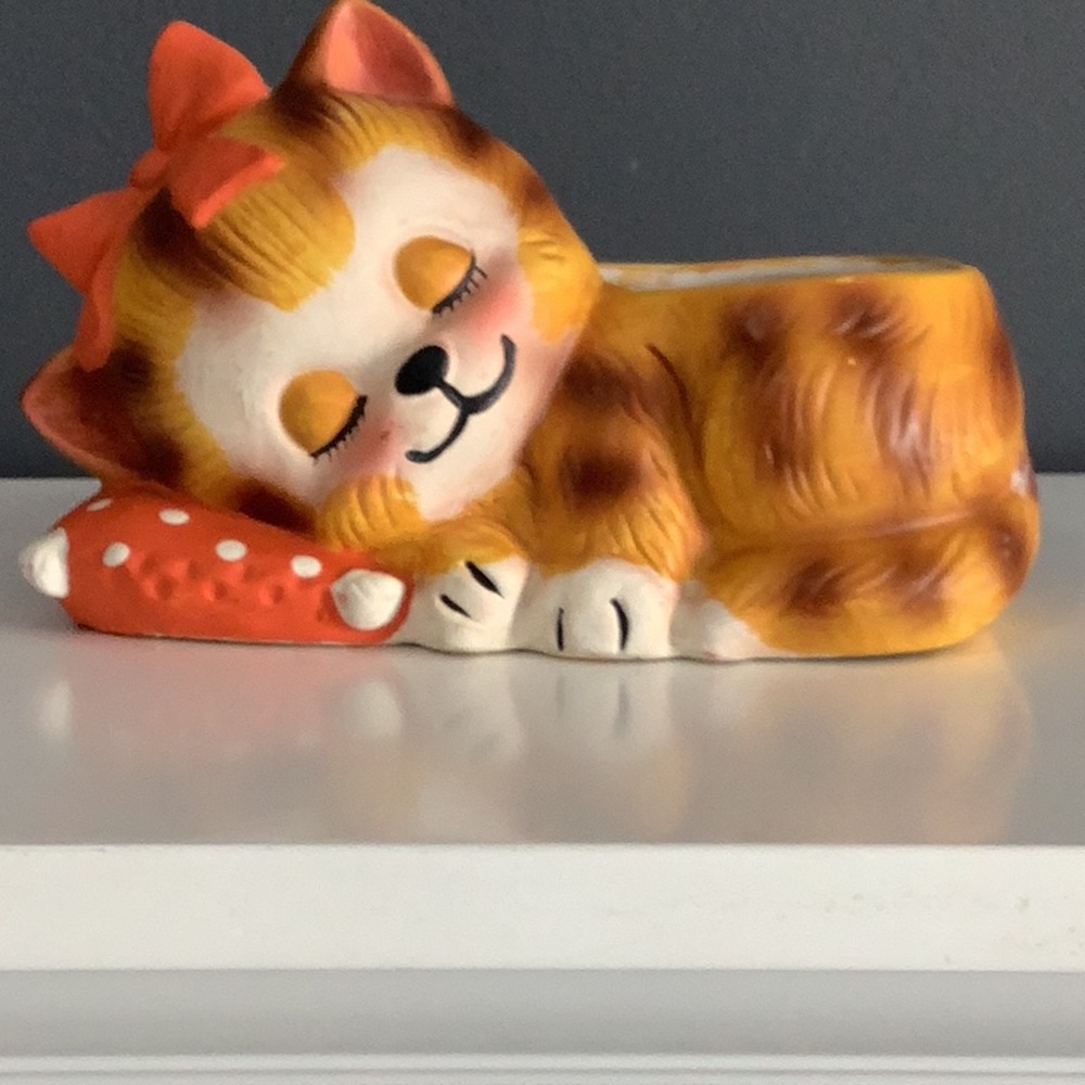 Kitschy Kitten Decor Item